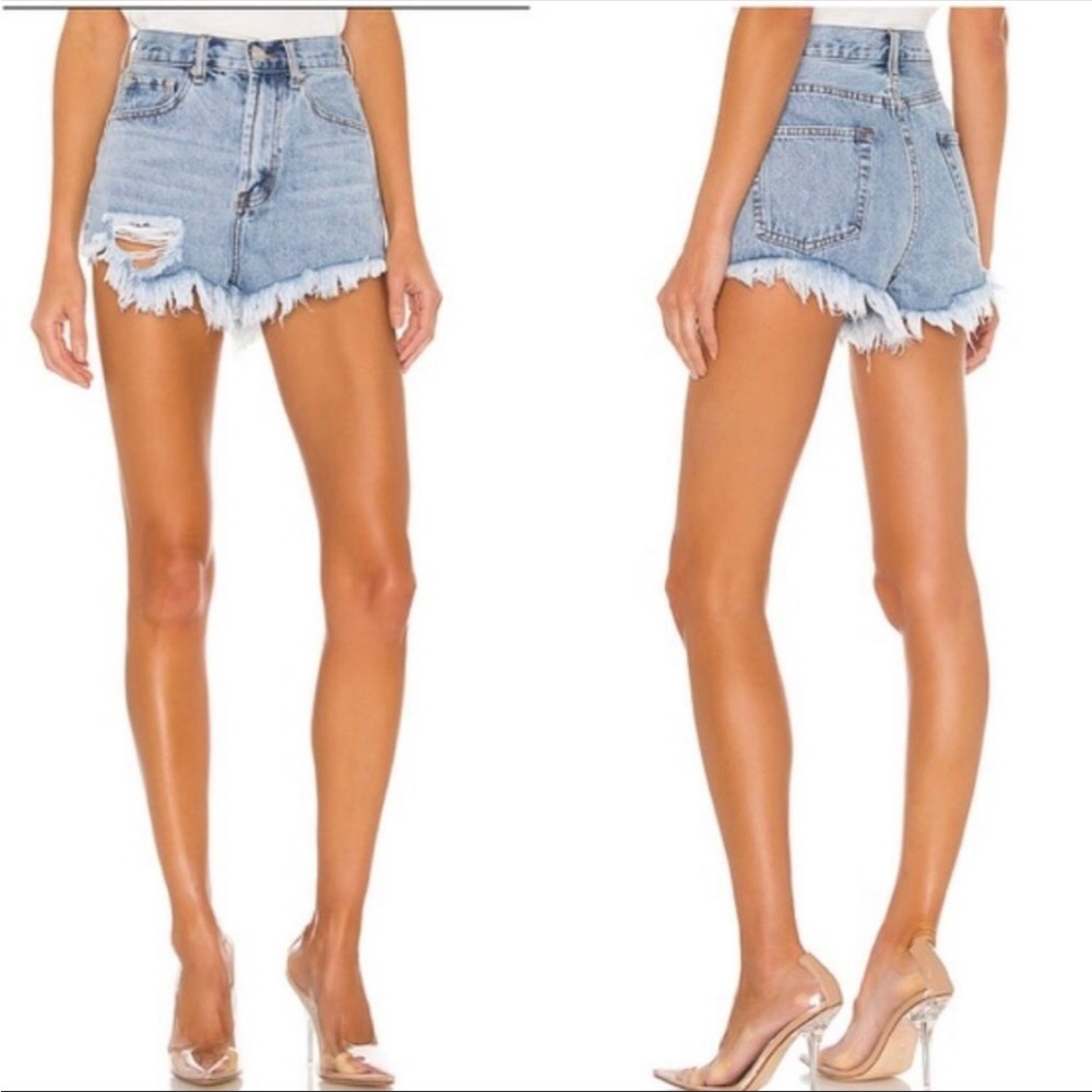 Superdown- Rooney Distressed Denim Short in Light Blue Wash